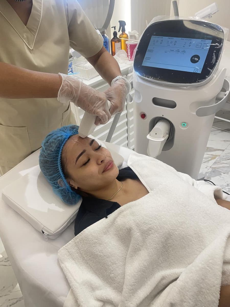LuxeWave non-surgical skin lifting treatment at SOI Clinic BGC