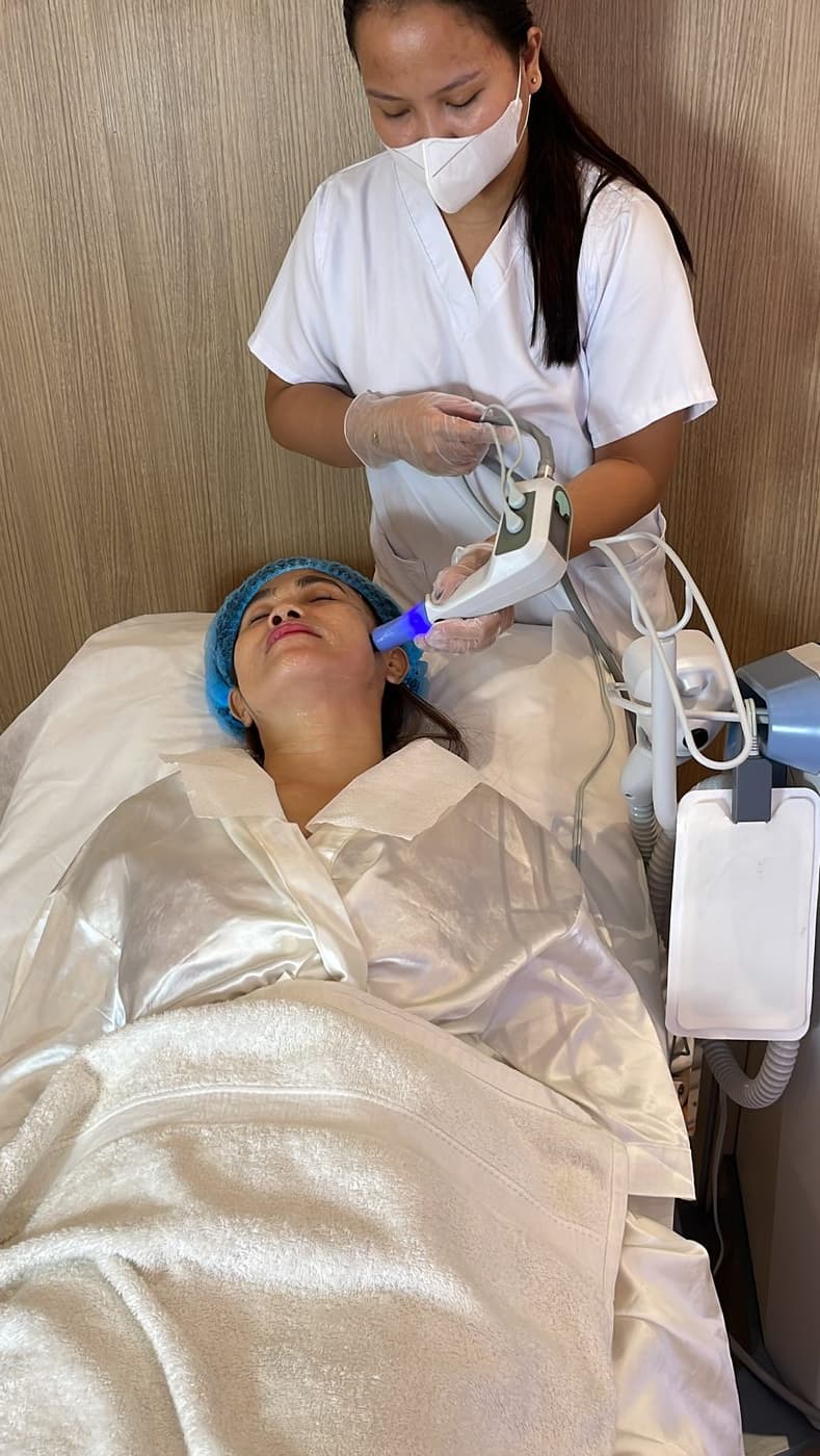 Facial contouring treatment representing popular beauty searches in the Philippines