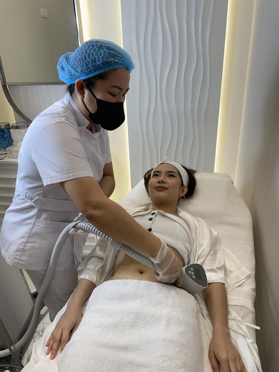 Non-surgical RF body contouring slimming treatment at SOI Clinic BGC